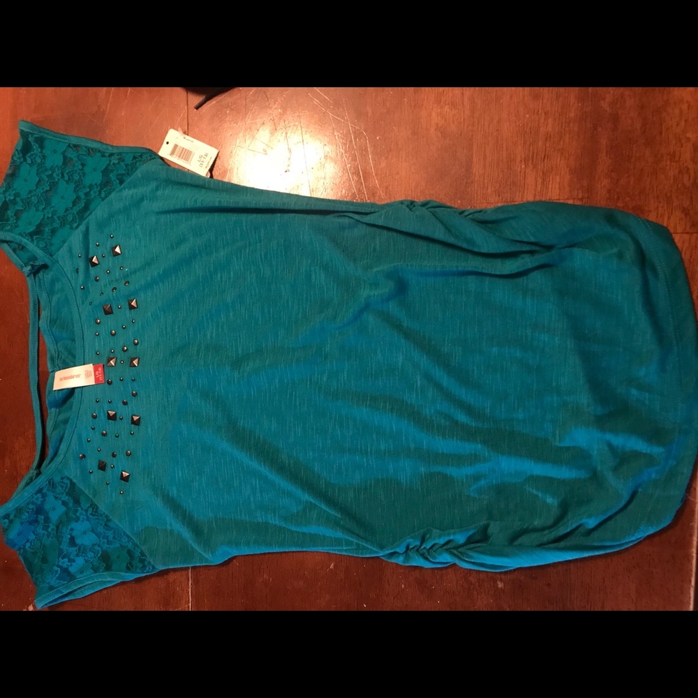 Women’s lace top
